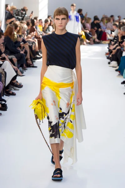 Look 15